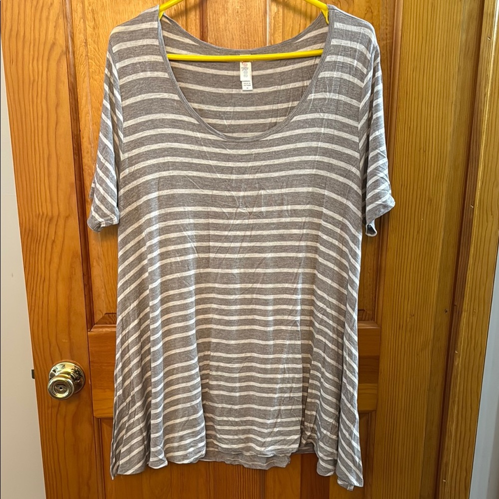 #49 - LuLaRoe Short Sleeve Shirt